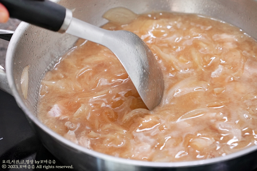 돼지고기 카레 맛있게 만드는법 고형 일본 카레 만들기 재료 양파 카레라이스