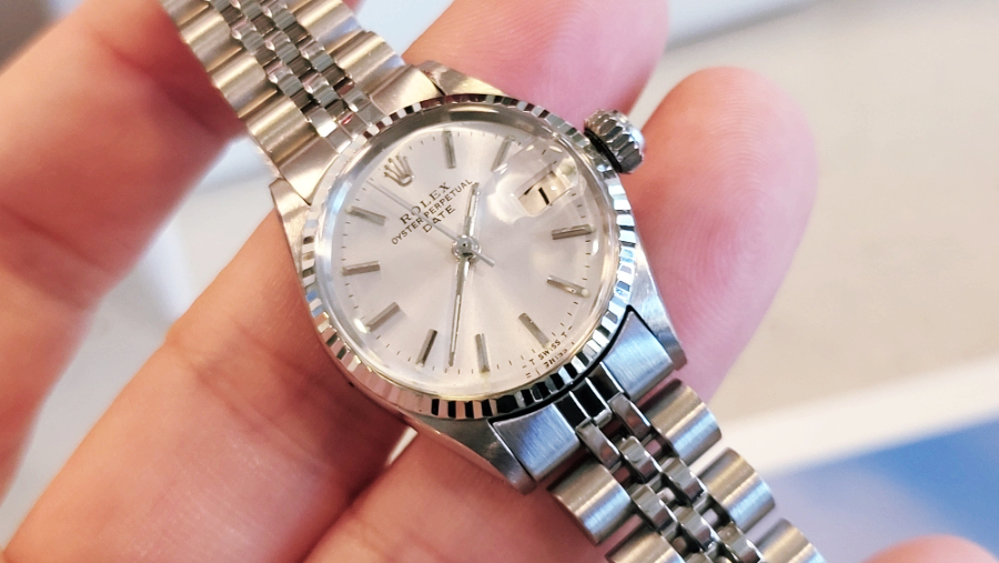 롤렉스 오이스터 퍼페츄얼 6517 데이트 여성용 시계를 판매합니다