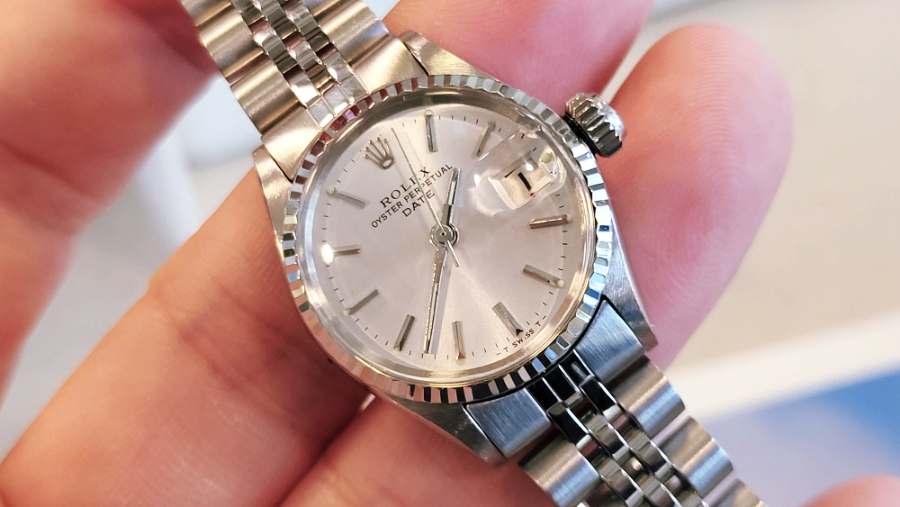 롤렉스 오이스터 퍼페츄얼 6517 데이트 여성용 시계를 판매합니다