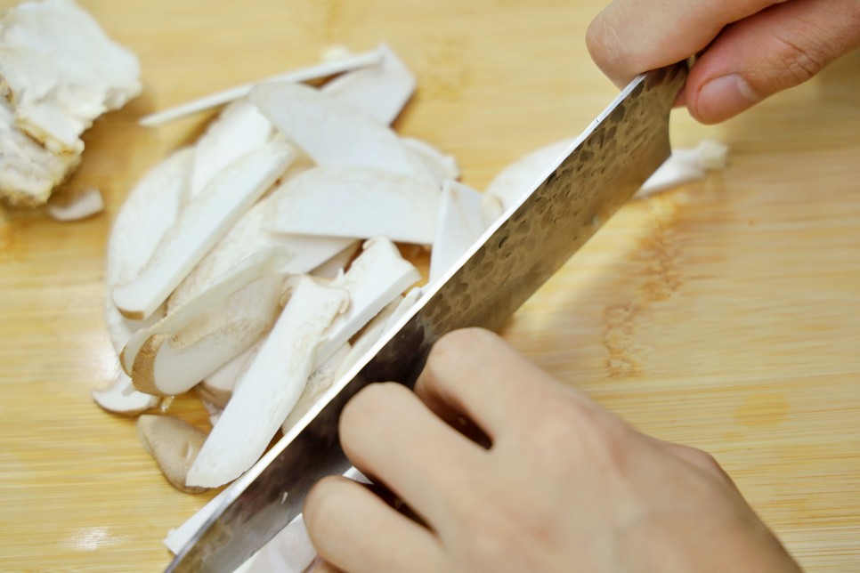 꽁치통조림김치찌개 끓이는법 레시피 얼큰한 국물요리 묵은지 신김치 찌개종류