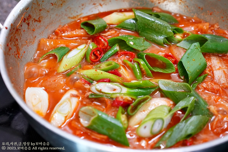 스팸 참치 김치찌개 맛있게 끓이는법 묵은지 스팸 김치찌개 레시피 간단 김치 참치찌개 묵은지 요리