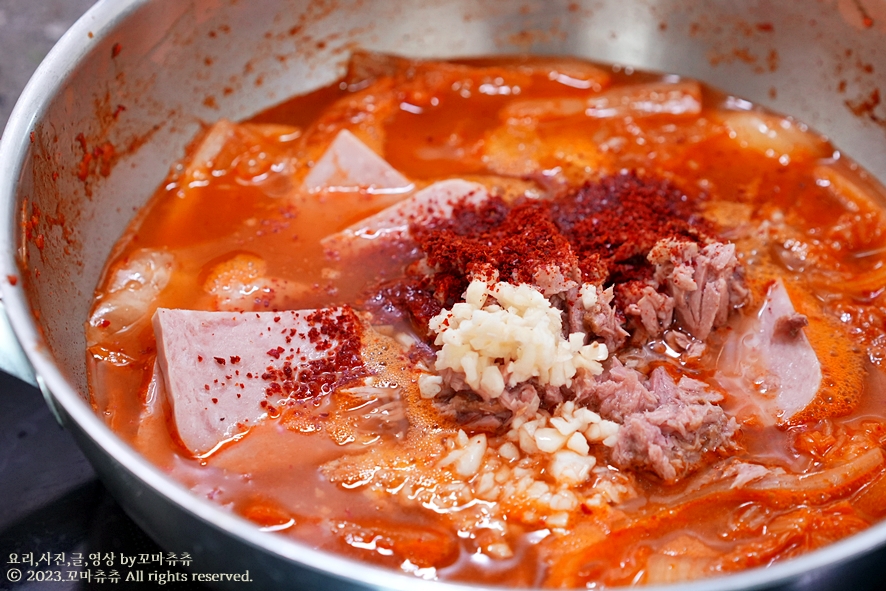 스팸 참치 김치찌개 맛있게 끓이는법 묵은지 스팸 김치찌개 레시피 간단 김치 참치찌개 묵은지 요리