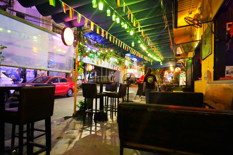 베트남 다낭 맛집 미케비치 근처 맥주 펍 탐스바앤그릴
