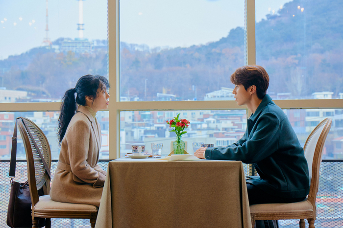 [영화 리뷰] <싱글 인 서울> 후기 :: 욱동이 '이동욱'은 로맨스소설 주인공같았고, 임수정은 러블리함이 넘쳐나. 노래도 좋고 담백해서도 좋아.