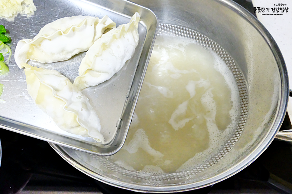 사골 떡만두국 끓이는법 만두국 끓이는법 만둣국 레시피