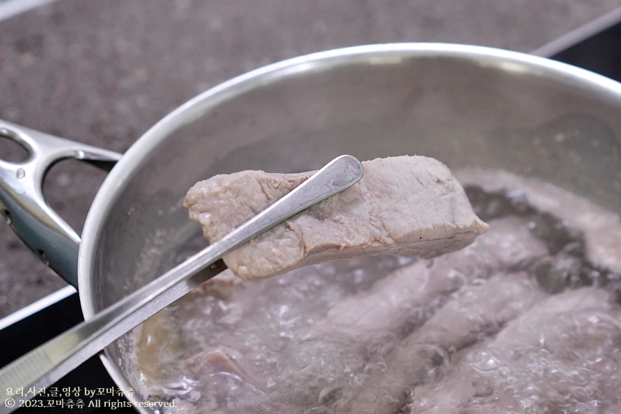 돼지 등갈비 김치찜 레시피 밥도둑 묵은지 돼지고기 김치찜 만들기 등갈비 요리