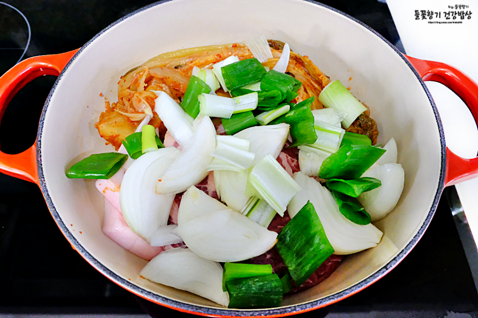 돼지고기 김치찜 레시피 목살 김치찜 만들기 묵은지 김치찜 요리