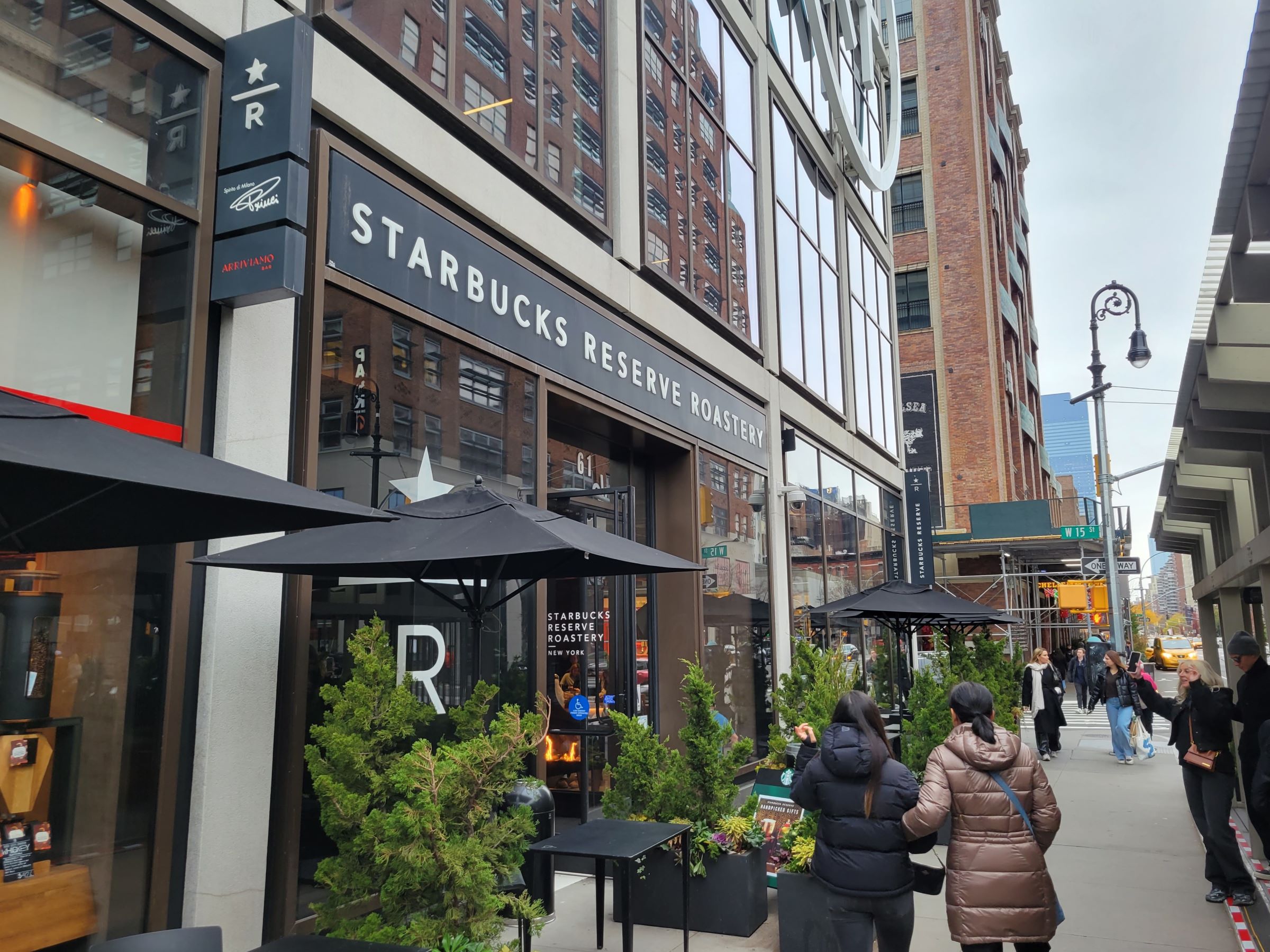 전세계 6곳밖에 없는 스타벅스 리저브 로스터리(Starbucks Reserve Roastery)인 뉴욕 맨하탄 첼시 지점