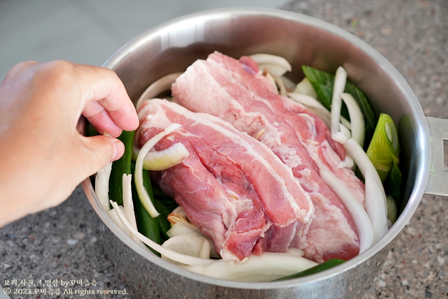 돼지고기 삼겹살 수육 맛있게 삶는법 무수분 보쌈 삶는법 돼지 수육 삶는법 삶기