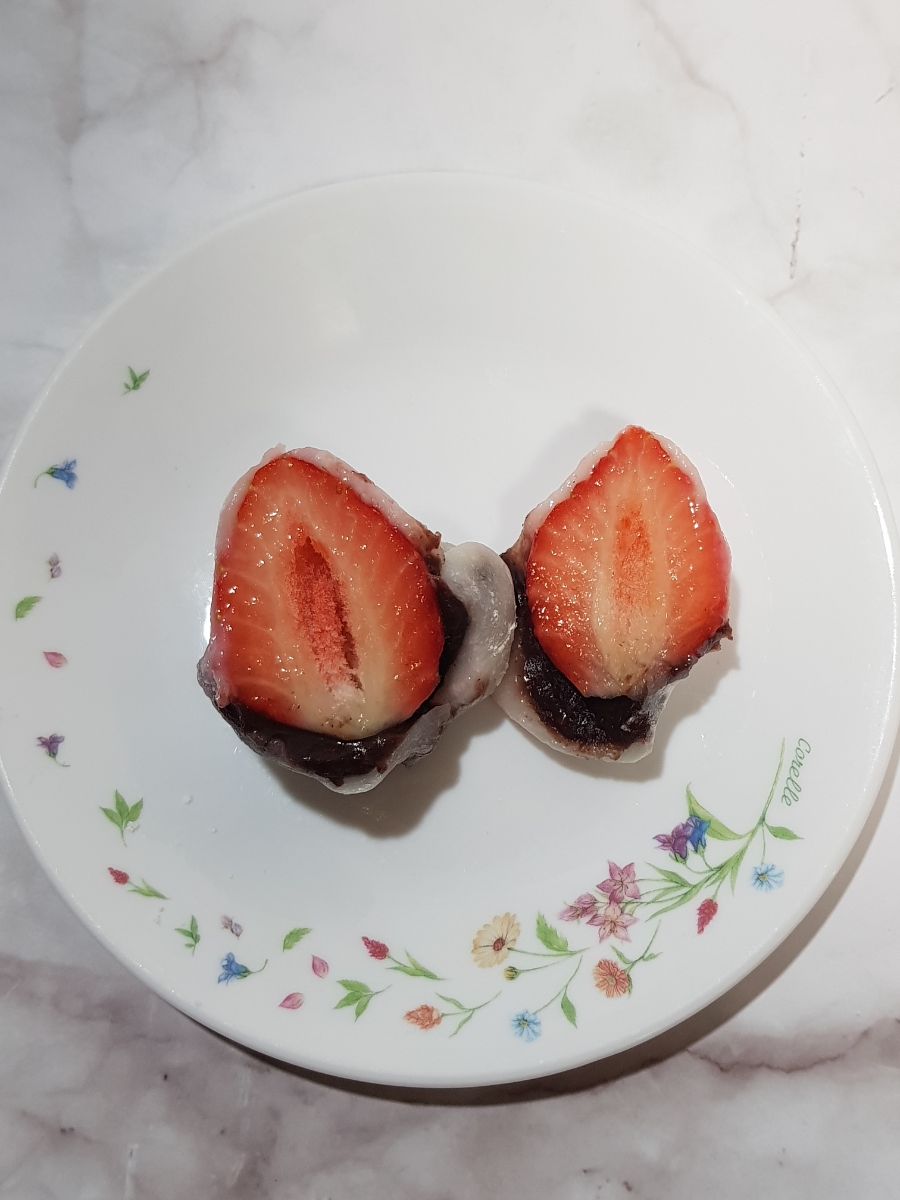 딸기모찌 끝판왕! 밀양에서 나는 설향딸기로 만든 과일모찌 - 궁전떡집
