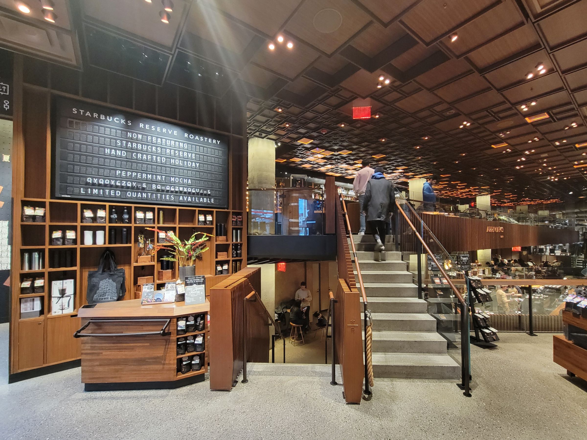 전세계 6곳밖에 없는 스타벅스 리저브 로스터리(Starbucks Reserve Roastery)인 뉴욕 맨하탄 첼시 지점