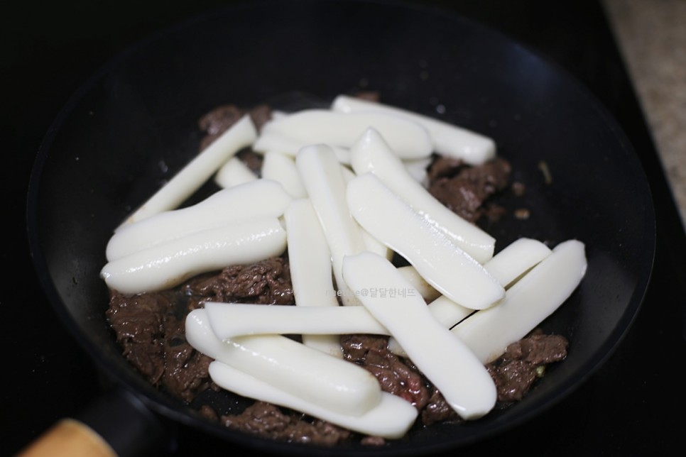 궁중떡볶이 만드는 법 안매운 간장 떡볶이 레시피 소불고기 요리