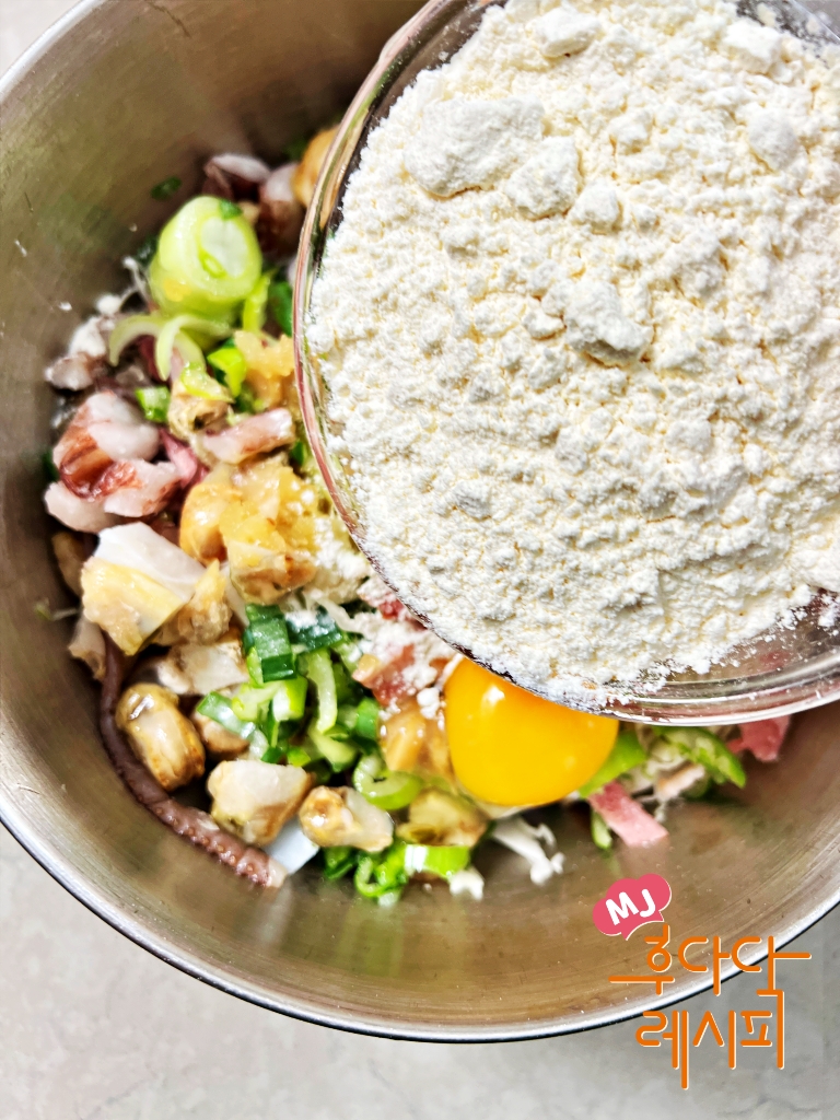 양배추 오코노미야끼 만들기 재료 소스 베이컨 오꼬노미야끼 달걀 양배추전