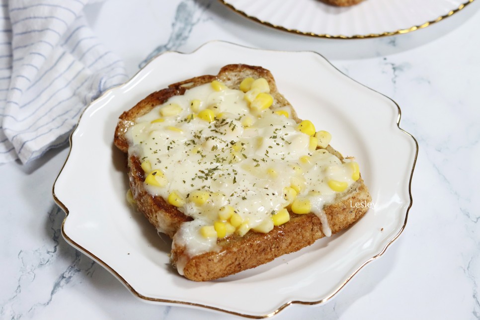 치즈 토스트 만들기 콘치즈 토스트 레시피 식빵 간단 토스트 소스