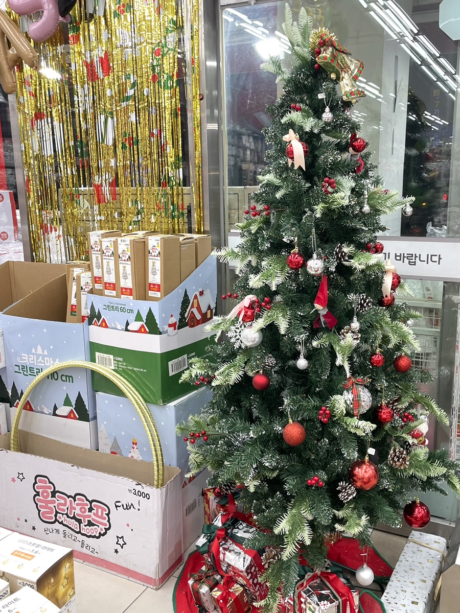 다이소 크리스마스 트리 전구 장식 꾸민 후기! (줄전구, 미니전구, 전구색 종류!)