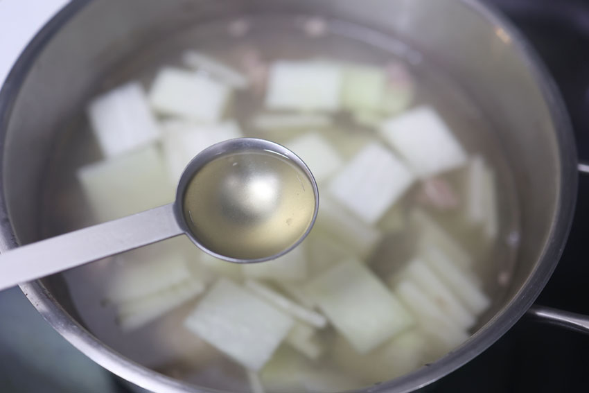 시원한 소고기무국 맛있게 끓이는법 소고기무국 레시피 칼로리 쇠고기무국 소고기뭇국