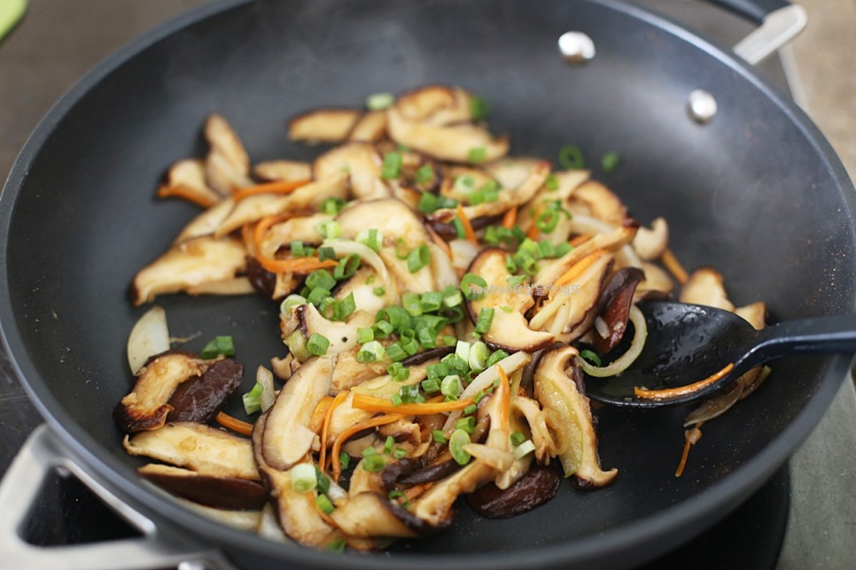 표고버섯볶음 만드는 법 표고버섯 굴소스 볶음 요리