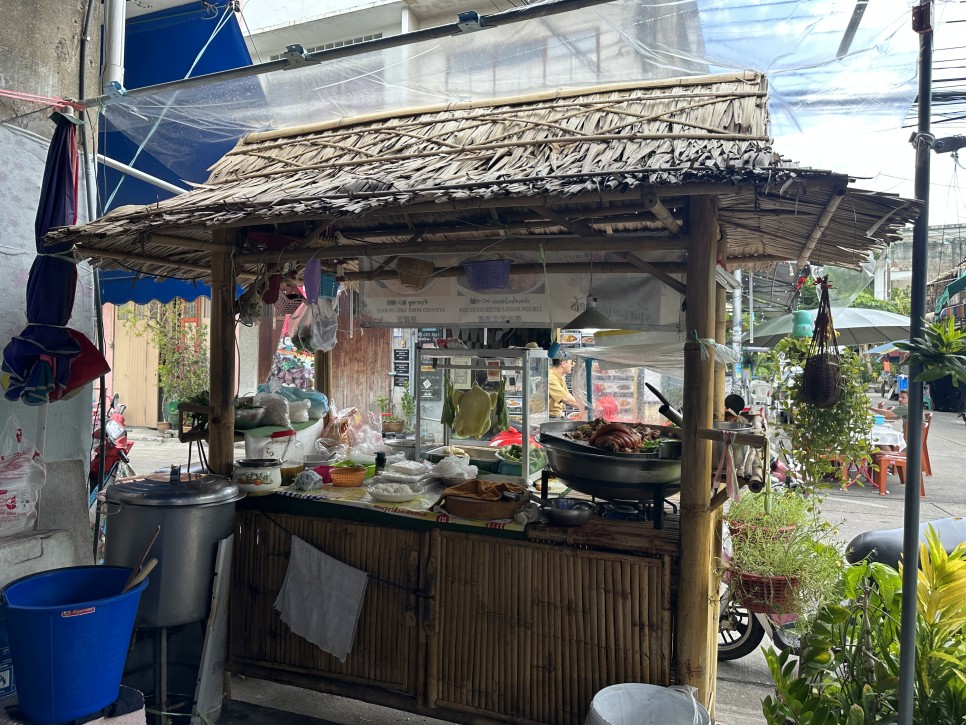 태국 방콕 여행 일상-7 카오산로드 핫플레이스 더원(The one)에서 식사, 재즈바 근처 카오산로드 가성비 최고 호텔 4 몽키 숙소 후기