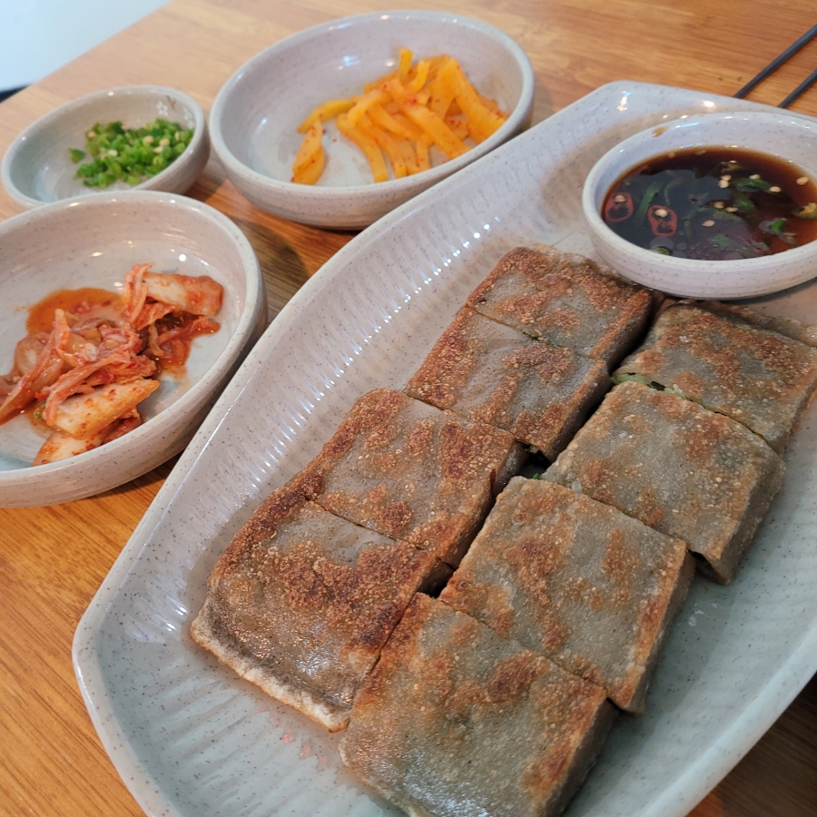 창원 소답동 맛집, 칼국수맛집 동정식당(갈비만두, 메밀전병도 추천)
