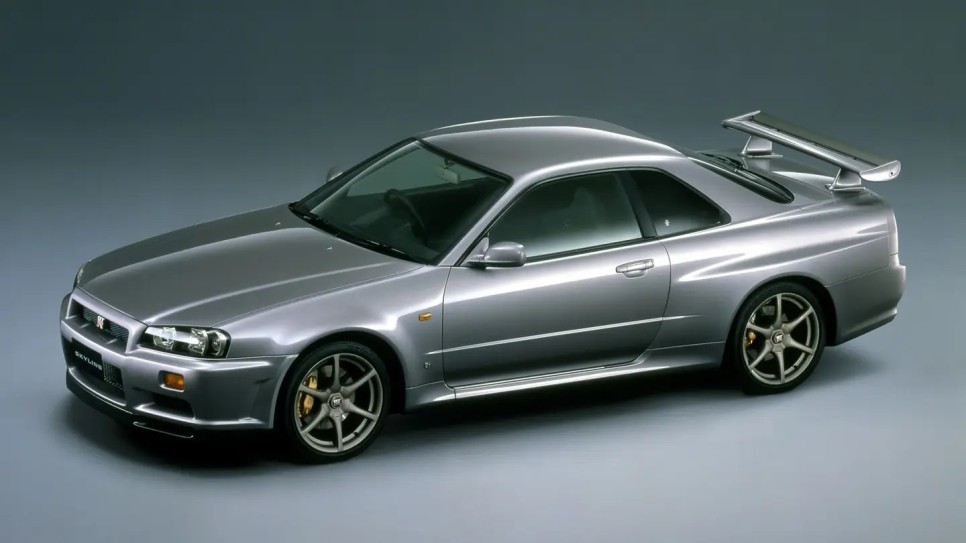 닛산 스카이라인 R34 GT-R이 내년 1월 마침내 미국 수입 합법화