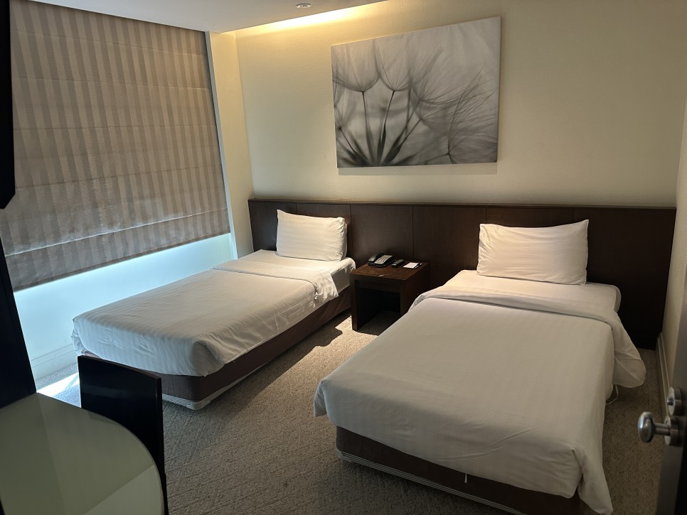방콕 실롬 4성급 호텔 SRI SATHON HOTEL(시리 사톤호텔) 가성비 좋은 숙소 룸피니공원 근처 호텔 추천