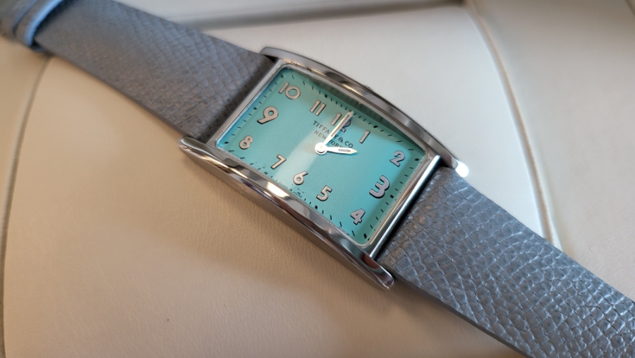 티파니 이스트웨스트 여성 시계 쿼츠 시계 판매합니다