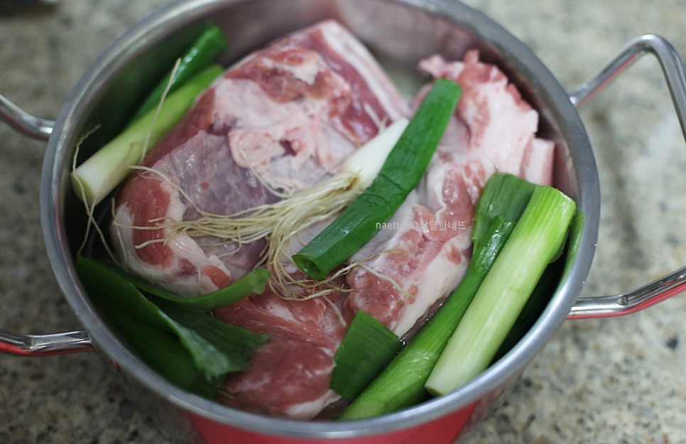 돼지고기 삼겹살 수육 맛있게 삶는법 무수분 수육 보쌈 삶는법