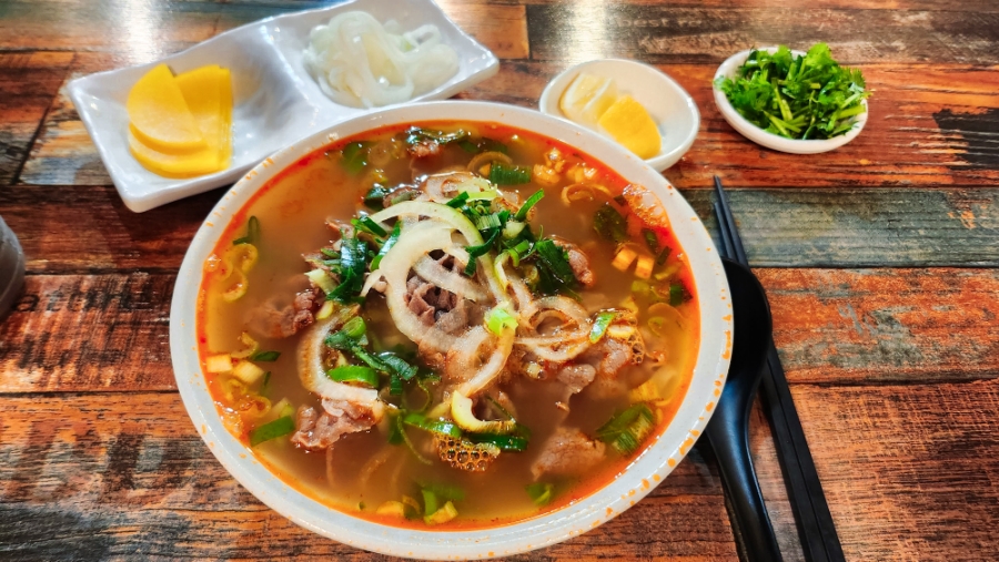 서울숲 혼밥 맛집 체크인 : 비사벌 전주 콩나물국밥 & 은준쌀국수