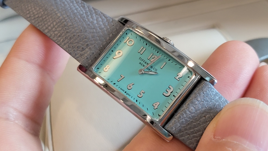티파니 이스트웨스트 여성 시계 쿼츠 시계 판매합니다