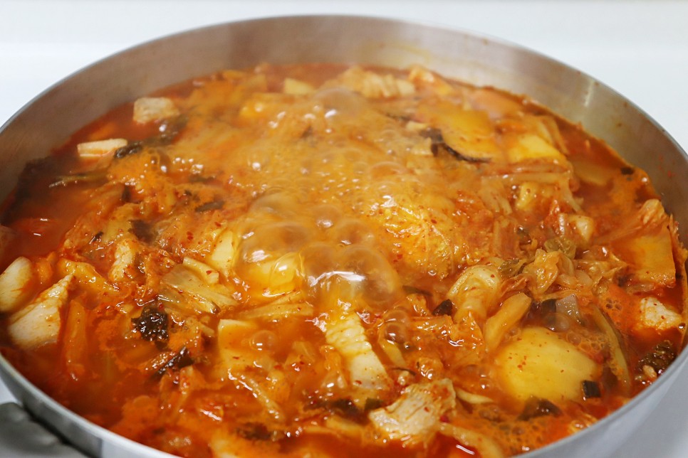 김치찌개 맛있게 끓이는법 돼지고기 김치찌개 끓이는법 두부 김치찌개 레시피 오늘 저녁메뉴 추천