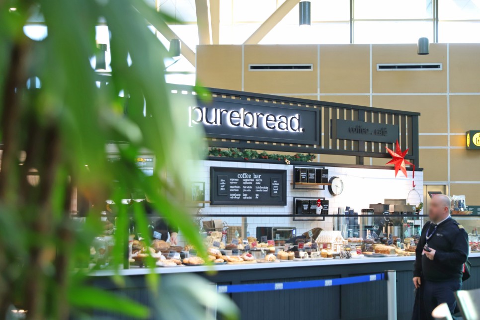 밴쿠버 국제공항 푸드코트 퓨어브래드, 웬디스, 포집 - 비행기못타고 3일째 공항이에요!