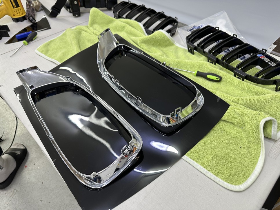 BMW M3 그릴 랩핑으로 크롬 죽이기 자동차 도어 몰딩 무광 만드는 의정부 유니크디자인