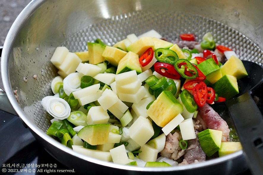 차돌박이 된장찌개 맛있게 끓이는법 요리 차돌된장찌개 재료 고깃집 된장찌개 레시피 오늘 저녁메뉴 추천