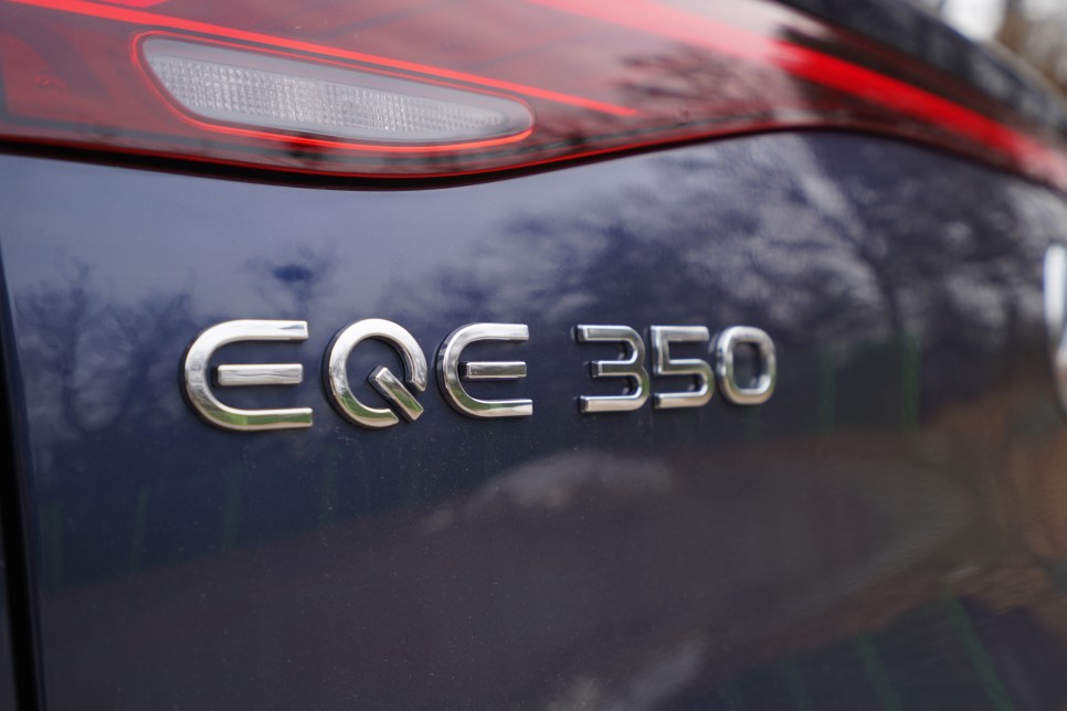 메르세데스-벤츠 소형 GLB250 & 전기차 EQE SUV 파주 전시장에서 시승해보세요.