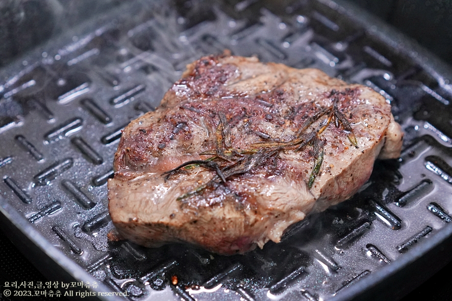 부채살 스테이크 맛있게 굽는법 소스 집에서 소고기 스테이크 굽기 시즈닝 가니쉬 연말 홈파티 음식