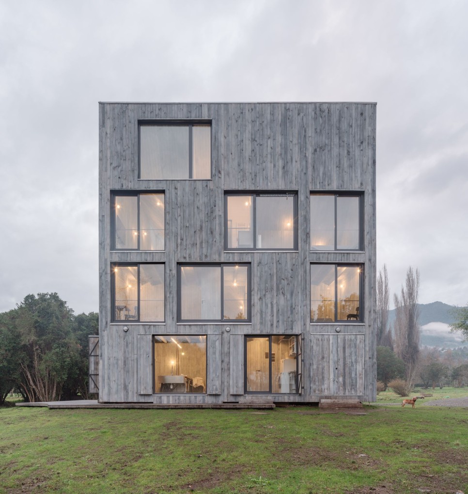 Humo House by Iván Bravo Architects