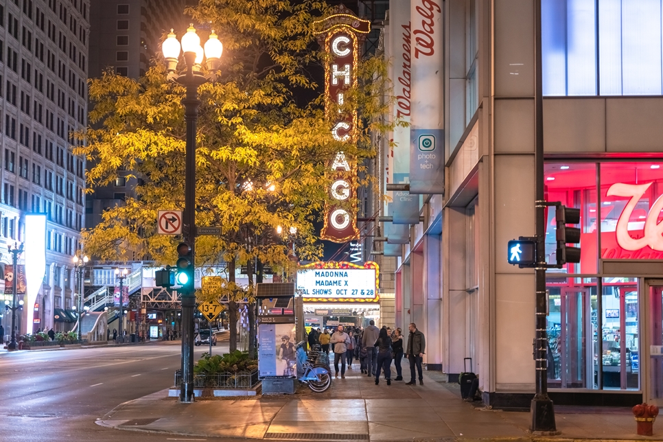 미국여행 시카고 밤거리 야경 시카고극장 담아보기