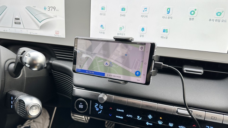 우주림 차량용 핸드폰 거치대 리뷰, 전기종 충전 가능