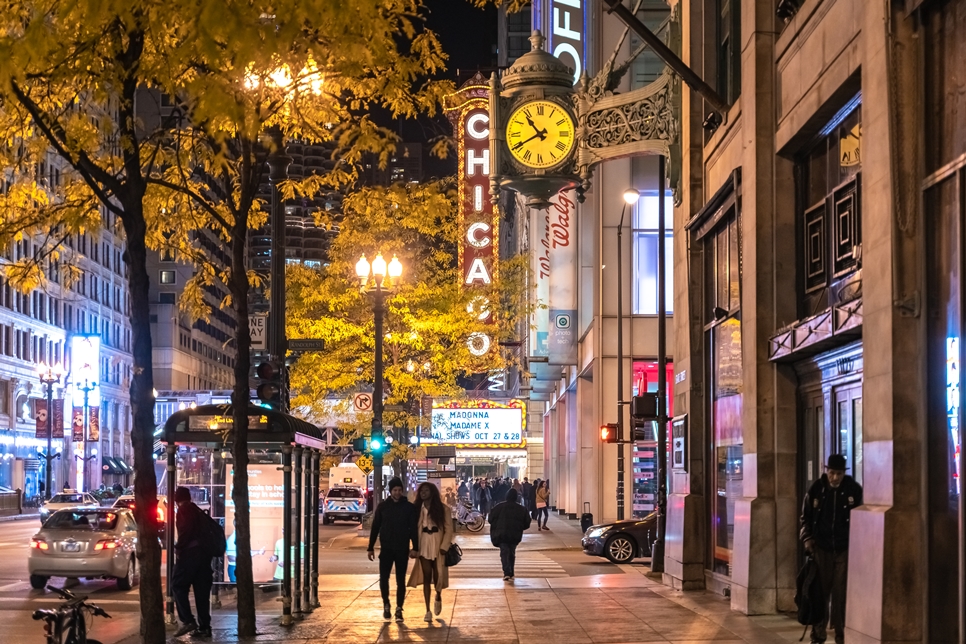 미국여행 시카고 밤거리 야경 시카고극장 담아보기