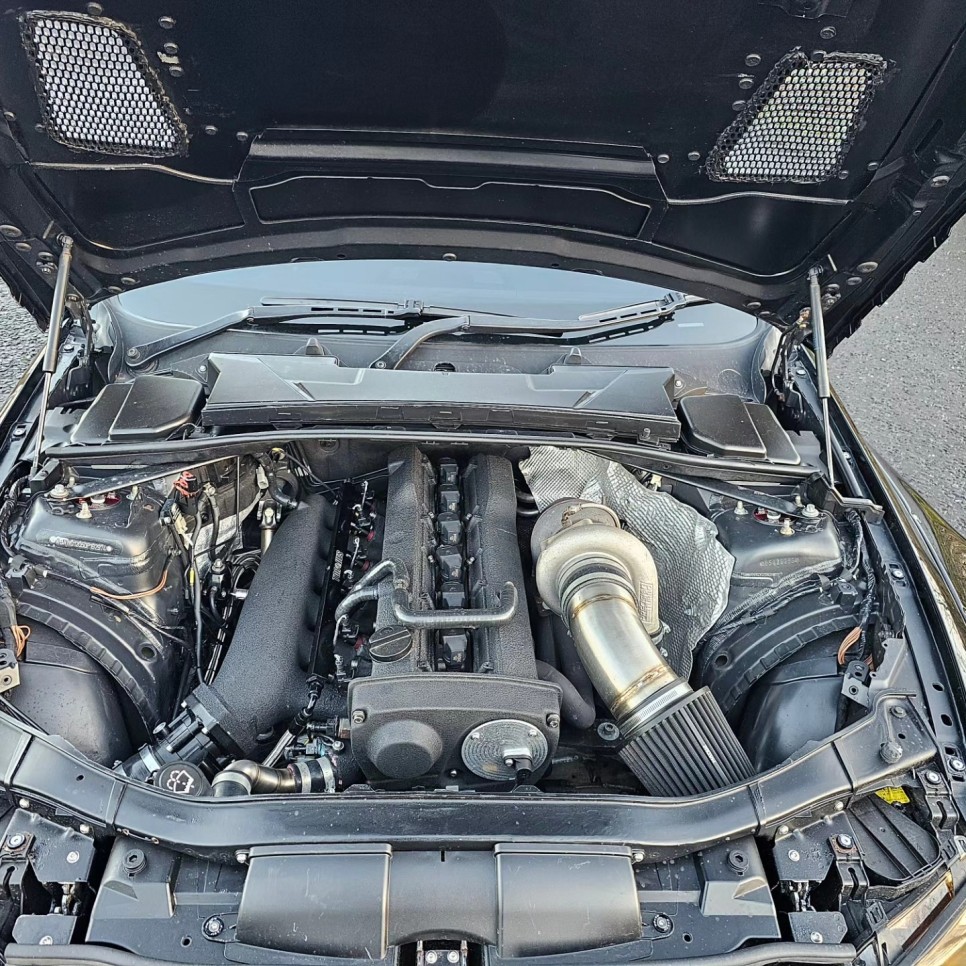 닛산 R32 스카이라인 GT-R의 RB25 엔진을 이식한 BMW E92 M3