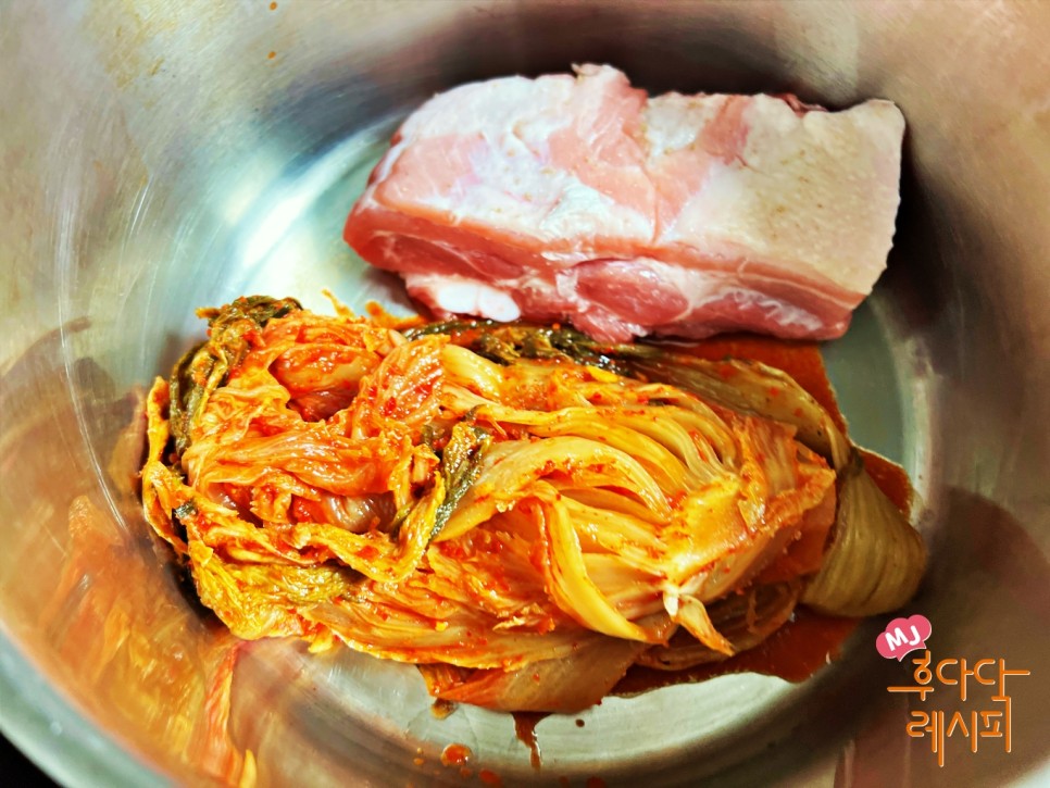 돼지고기 김치찜 레시피 삼겹살 김치찜 만들기 묵은지김치찜 통삼겹살 요리