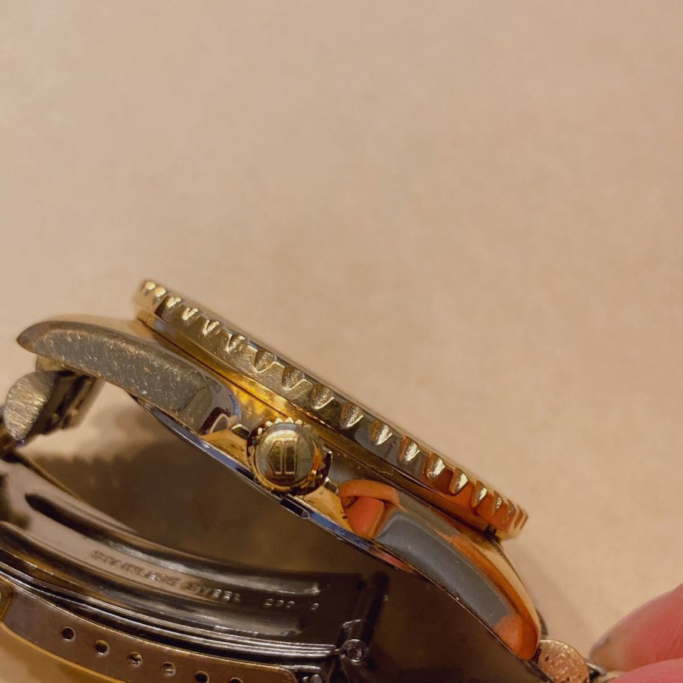 디카프리오의 시계 태그호이어 프로페셔널 쿼츠 금장 시계 리뷰