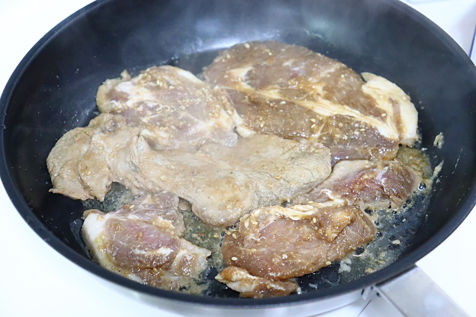 돼지목살 스테이크 굽는법 소스  양념 돼지목살구이 돼지목살 간장구이 돼지고기 스테이크
