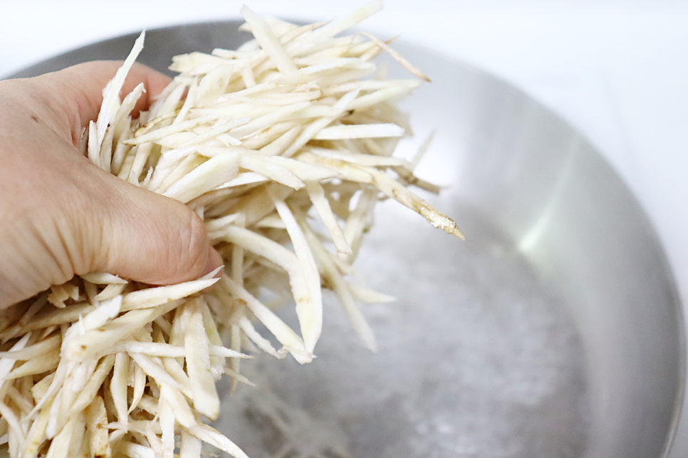 우엉조림 만드는 법 김밥 우엉조림 레시피 우엉채볶음 뿌리채소 밑반찬 만들기