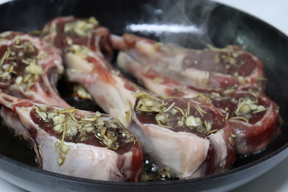 양은 젊다 양갈비 스테이크 맛있게 굽는법 양고기 스테이크 굽는법 소스 홈파티요리