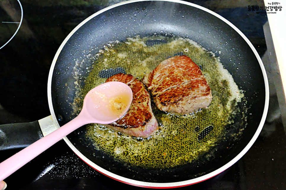 안심 스테이크 맛있게 굽는법 버터 소고기 스테이크 굽기