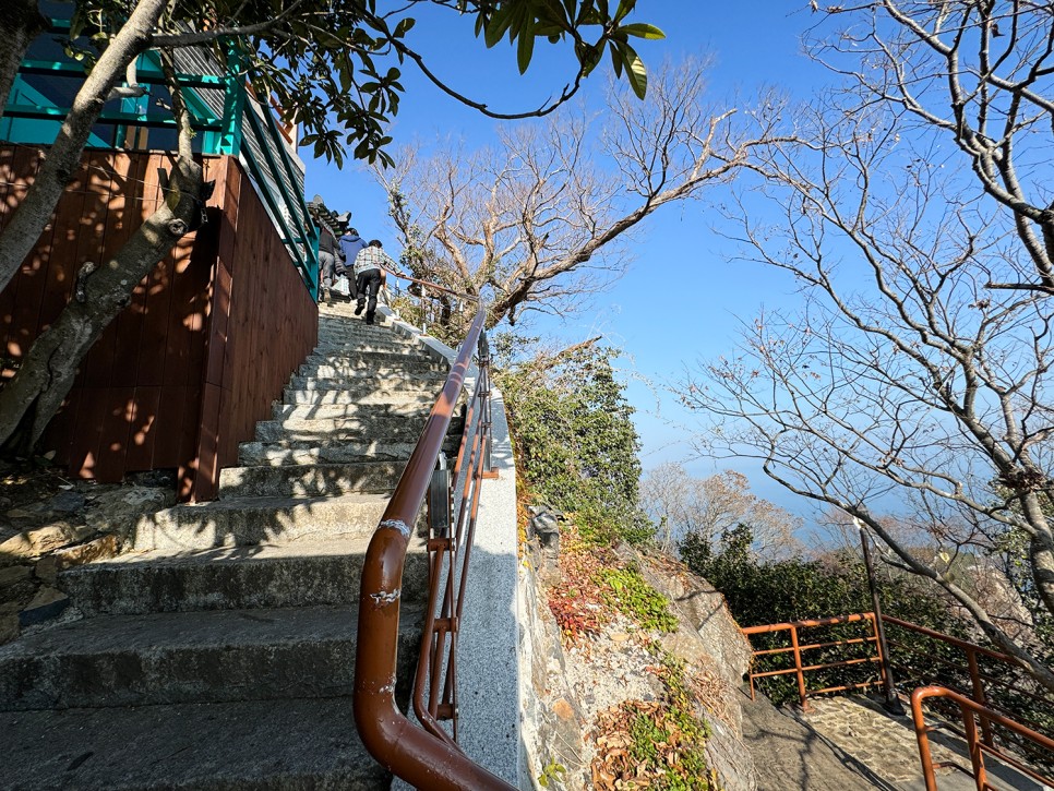 무조건 가봐야 하는 여수 여행지 <향일암> 기막힌 남해 조망