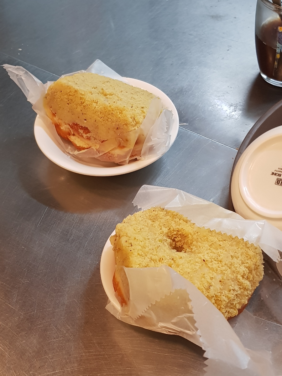 서울3대도넛: 올드페리도넛 가로수길점 - 버터 피스타치오 후기