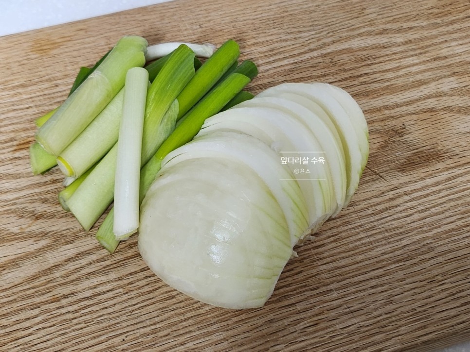 앞다리살 수육 맛있게 삶는법 한방 돼지고기 수육 삶기 돼지수육 삶는법