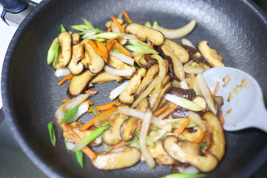 표고버섯볶음 만드는 법 표고버섯요리 양파 표고 버섯볶음
